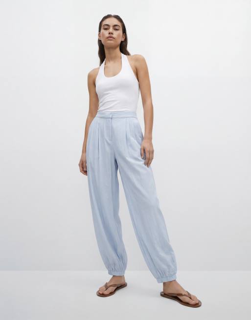 Top blanco con cuello halter de tirantes de New Look, 8 de 10