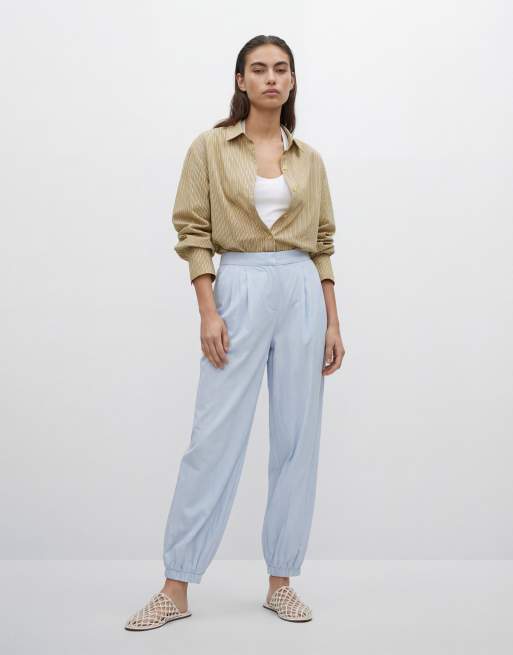 Top blanco con cuello halter de tirantes de New Look, 9 de 10