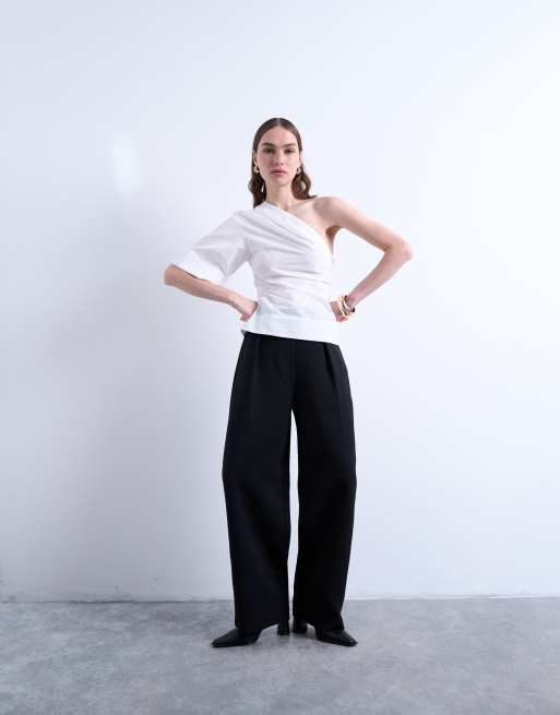 Top blanco con escote drapeado y hombro descubierto de Topshop, 4 de 4