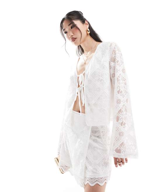 Top blanco con lazada delantera de encaje de YAS (parte de un conjunto)