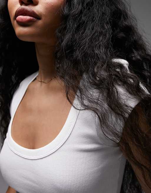Top blanco con mangas de casquillo y cuello ancho de canalé de Topshop Petite, 3 de 4