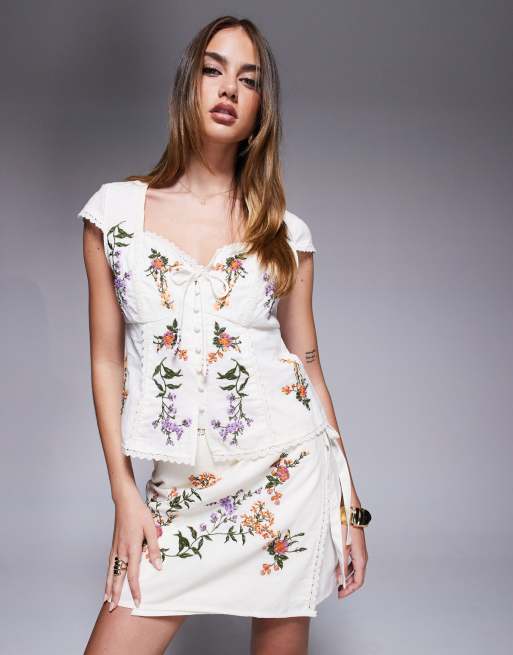 Top blanco de estilo corsé con bordado floral de River Island (parte de un conjunto) 