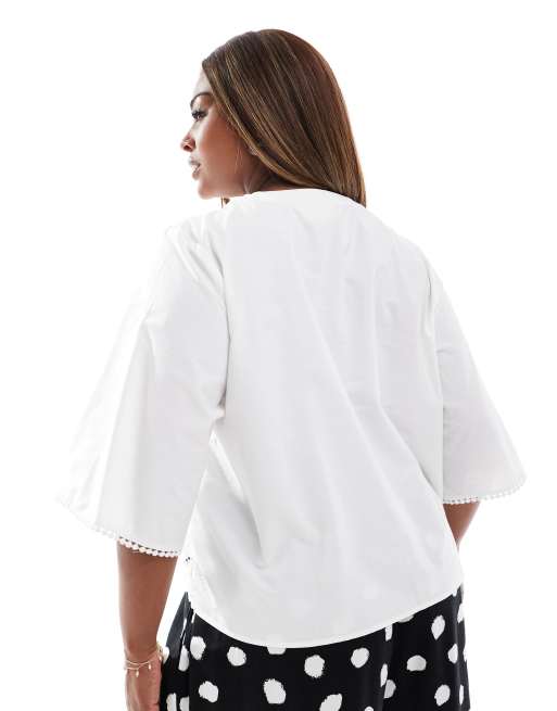 Top blanco de manga 3/4 con lazadas delanteras y bordados de ONLY Curve, 4 de 4