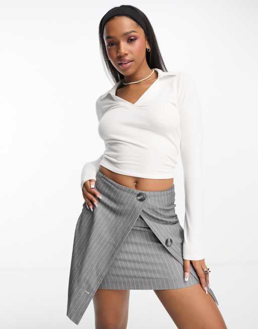 Top blanco de manga larga con cuello de pico y solapas de Hollister
