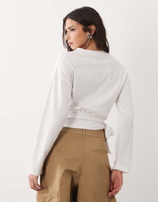 Top blanco de manga larga con detalle colgante de ASOS DESIGN, 4 de 4