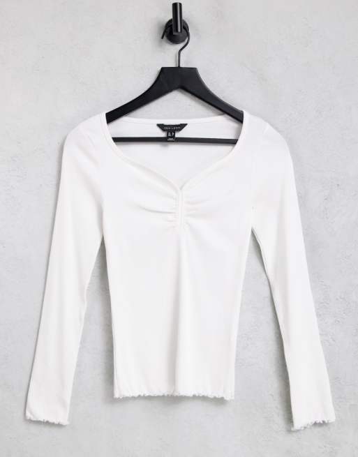 Top blanco de manga larga con escote corazón de New Look