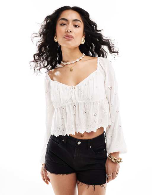 Top blanco de manga larga con lazada delantera de Hollister