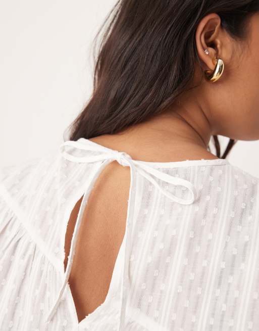 Top blanco de manga larga con mangas voluminosas y diseño bordado variado de ASOS DESIGN Curve, 3 de 4