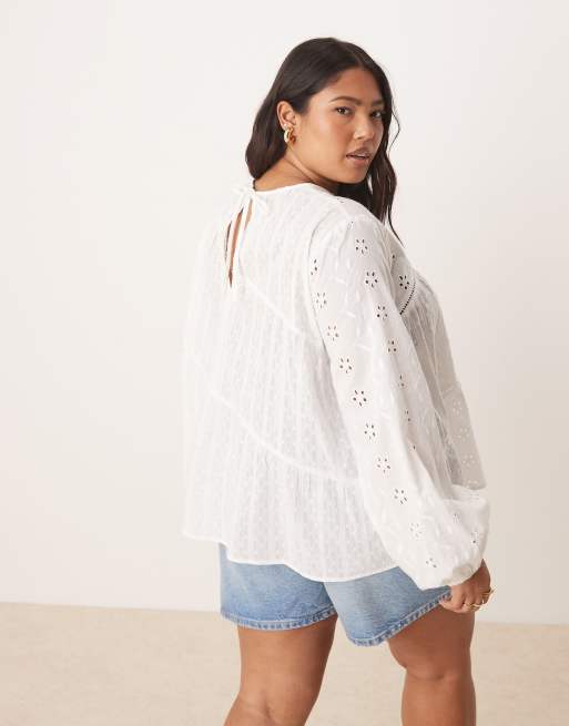 Top blanco de manga larga con mangas voluminosas y diseño bordado variado de ASOS DESIGN Curve, 4 de 4