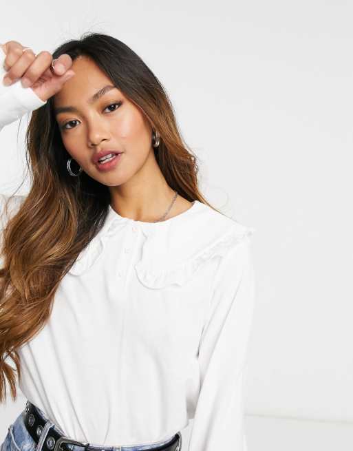 Top blanco de manga larga con solapas Pari de Monki, 3 de 4
