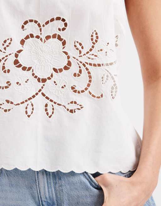 Top blanco de tirantes con diseño calado de New Look, 3 de 4