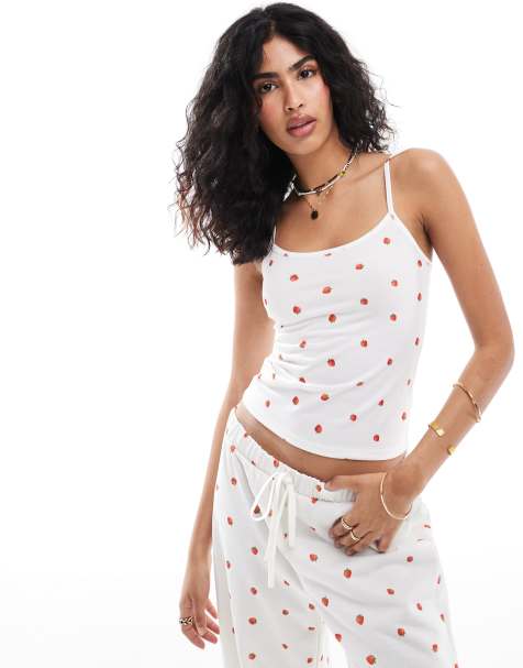 Top blanco de tirantes con estampado de fresas de ASOS DESIGN (parte de un conjunto) - view 1