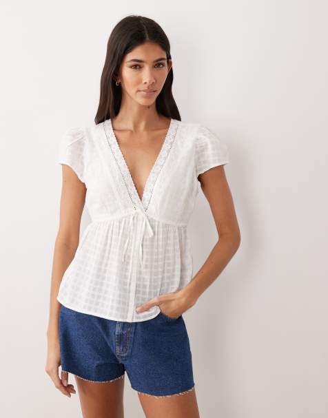 Top blanco estilo babydoll con bordados de estilo boho de Hollister - view 1