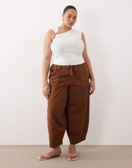 Top blanco estructurado con herraje de ASOS DESIGN Curve, 3 de 4