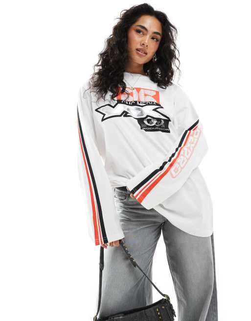 Top blanco extragrande de manga larga con estampado tipo motocross de Monki 