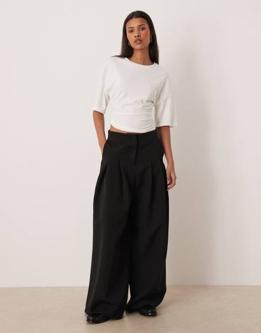 Top blanco fruncido de tejido suave de Gina Tricot, 2 de 4