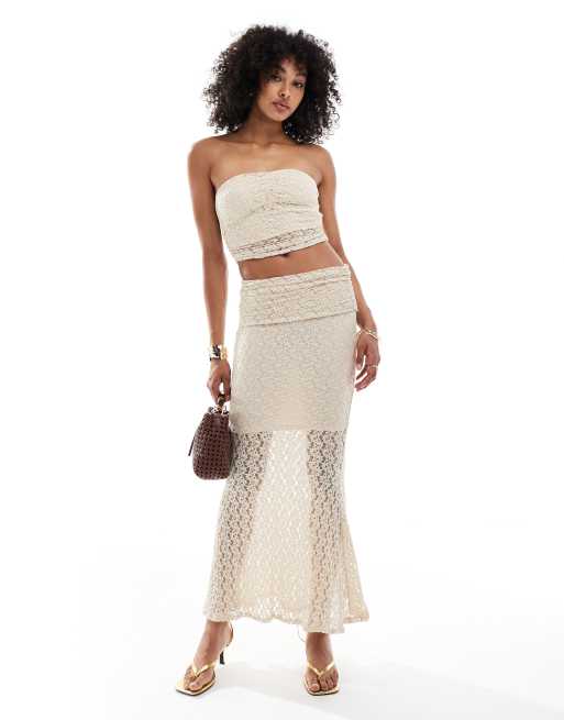Top blanco hueso con escote palabra de honor de encaje de New Look (parte de un conjunto), 2 de 4