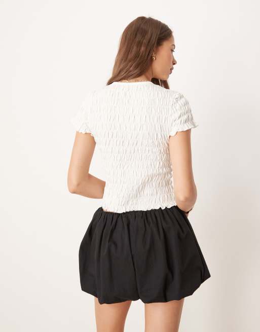 Top blanco marfil abotonado y fruncido con cuello redondo de ASOS DESIGN, 2 de 4