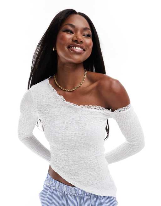Top blanco marfil asimétrico de tejido texturizado con encaje de ASOS DESIGN