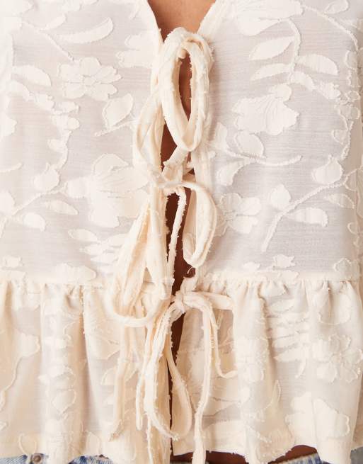 Top blanco marfil con lazada delantera de encaje jacquard de Miss Selfridge, 2 de 4