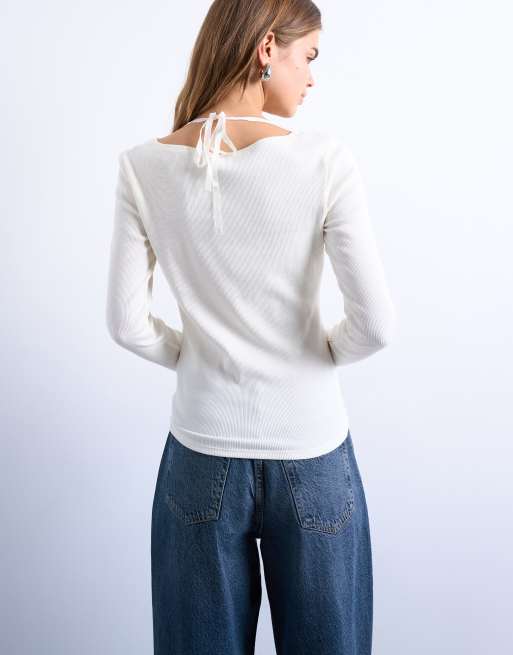 Top blanco marfil de manga larga con cuello ancho con lazada de canalé de Topshop, 3 de 4