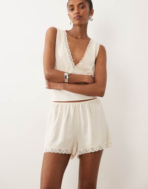 Top blanco marfil de mezcla de lino con cuello halter y ribete de encaje de ASOS DESIGN - view 1