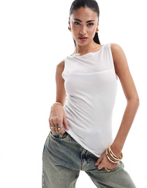 Top blanco sin mangas con cuello barco y diseño superpuesto de canalé transparente de Abercrombie & Fitch