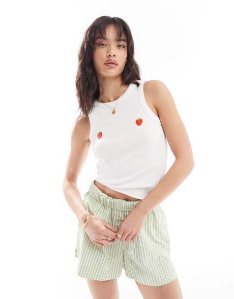 Top blanco sin mangas con cuello de nadadora y bordados de fresa de PIECES - view 1