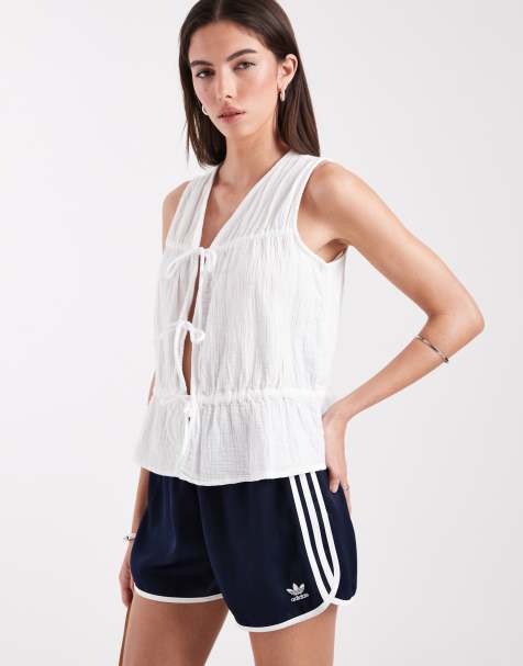 Top blanco sin mangas con cuello de pico, sobrefalda y lazada delantera de bambula de ONLY - view 1