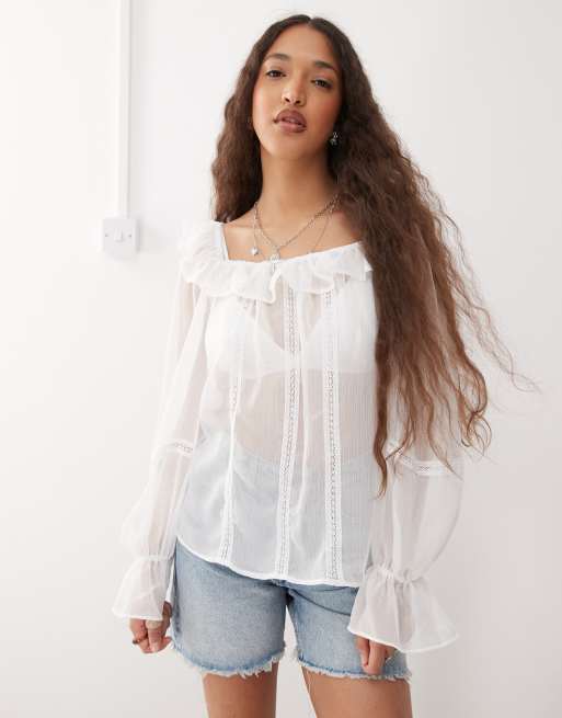 Top blanco transparente con escote cuadrado, volantes y ribete de encaje de Reclaimed Vintage
