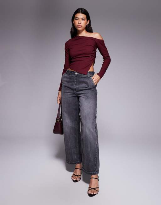 Top burdeos asimétrico fruncido de manga larga de tejido texturizado de ASOS DESIGN, 4 de 4