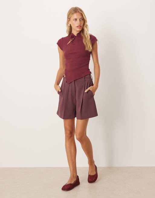 Top burdeos con abertura asimétrica y lazada de ASOS DESIGN, 2 de 4