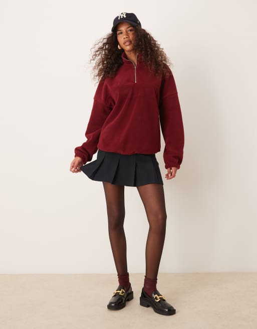 Top burdeos con cremallera corta de felpa polar de ASOS DESIGN, 2 de 4
