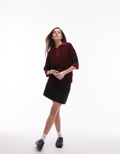 Top burdeos con tapeta de botones y cuello estilo polo de punto de Topshop, 2 de 4