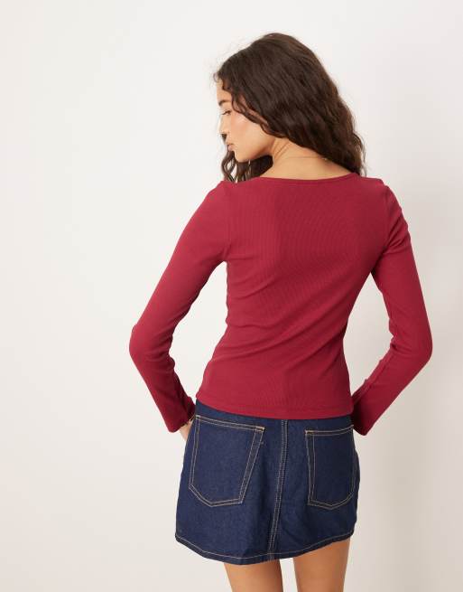Top burdeos de manga larga con abertura y detalle rígido de canalé de ASOS DESIGN, 4 de 4