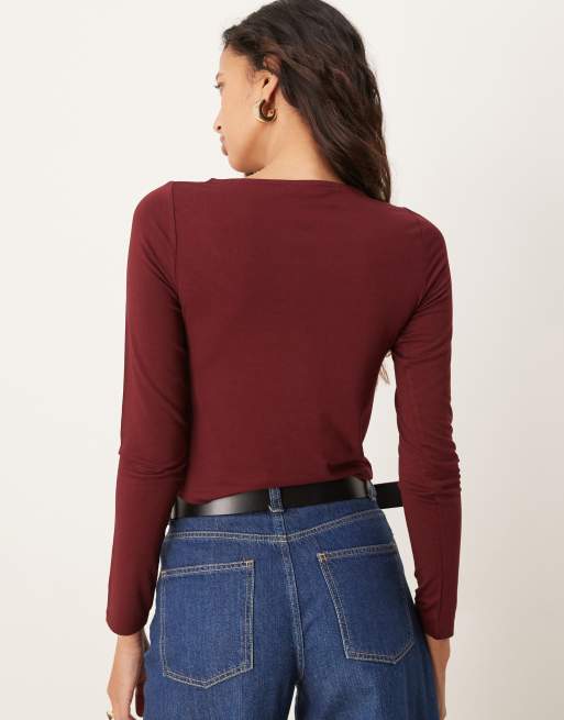 Top burdeos de manga larga con detalle retorcido en la parte delantera de canalé de ASOS DESIGN, 3 de 4