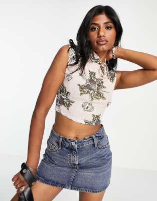 Top ceñido con abertura y estampado de tatuajes de malla de ASOS DESIGN