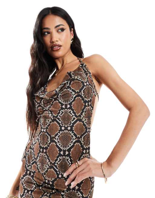 Top ceñido con diseño de doble capa, estampado de serpiente, cuello desbocado y lazada trasera Mix & Match exclusivo de Kaiia 