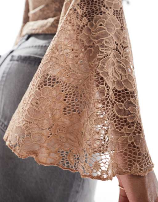 Top color arena de manga larga muy acampanada de encaje de Miss Selfridge, 3 de 4