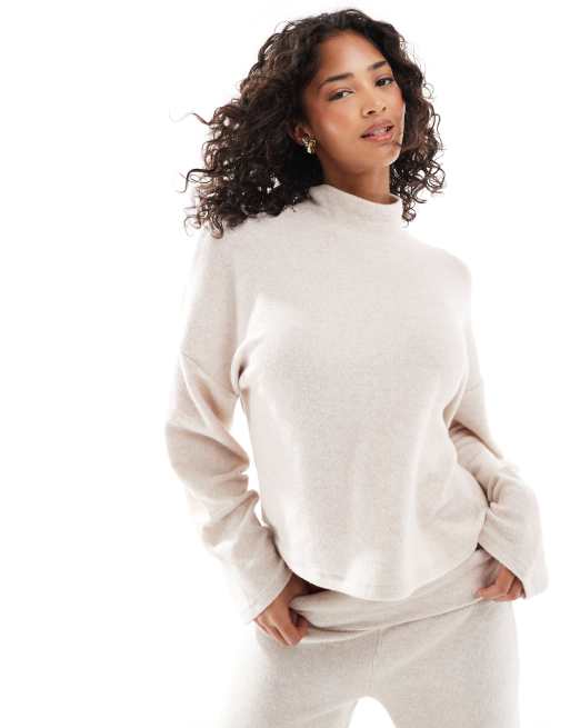 Top color avena holgado con cuello alto de tejido muy suave de ASOS DESIGN (parte de un conjunto)