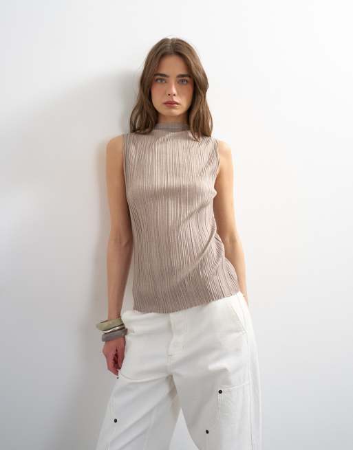 Top color avena plisado sin mangas con cuello alto de Topshop