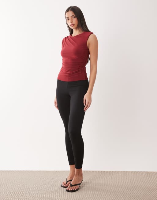 Top color baya ceñido sin mangas con hombreras de ASOS DESIGN, 2 de 4