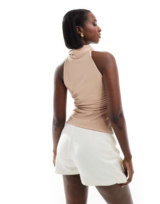 Top color camel ceñido con cuello alto vuelto de ASOS DESIGN, 2 de 4