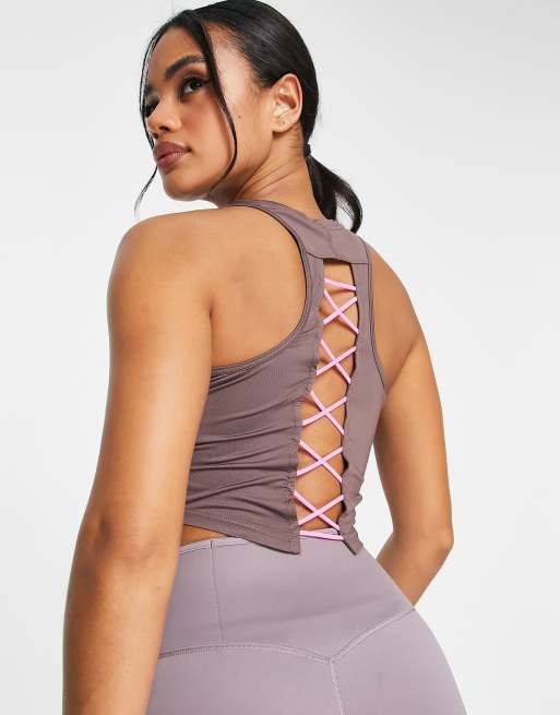 Top color ciruela de tirantes con cordones en la espalda Dri-FIT Novelty de Nike One Training