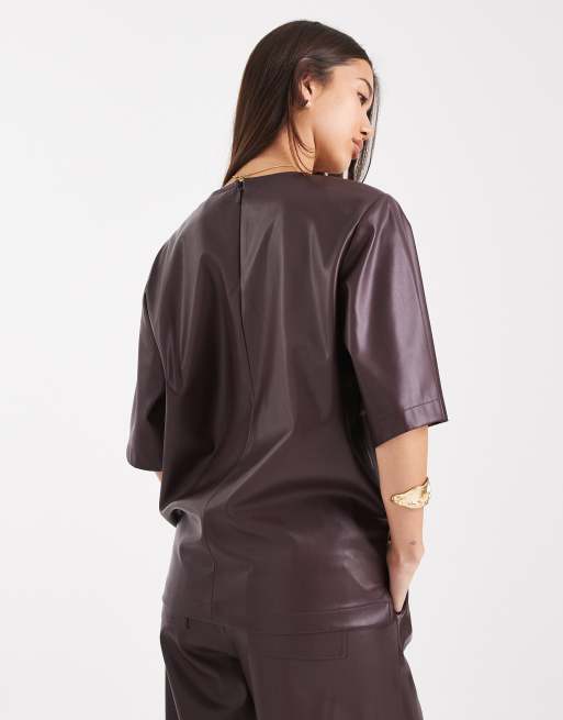 Top color ciruela extragrande de cuero sintético de ASOS DESIGN (parte de un conjunto), 2 de 4