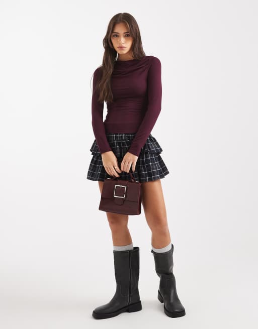 Top color ciruela fruncido con cuello recto de Miss Selfridge, 2 de 4