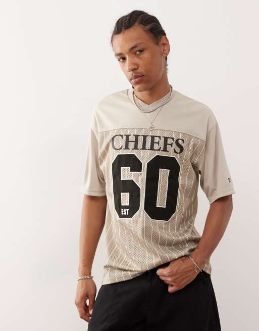 Top color crema a rayas de estilo deportivo con estampado de los Kansas City Chief de New Era