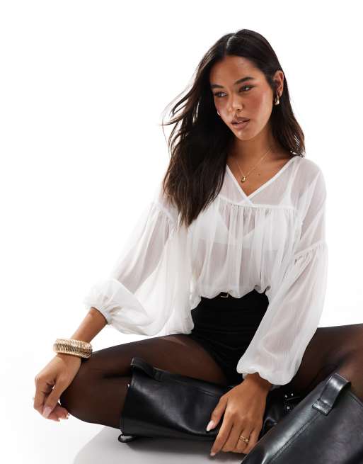 Top color crema amplio y voluminoso con cuello de pico de ASOS DESIGN