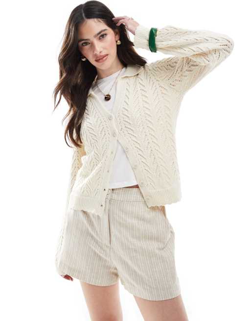 Top color crema con bordes festoneados en contraste de punto de Miss Selfridge