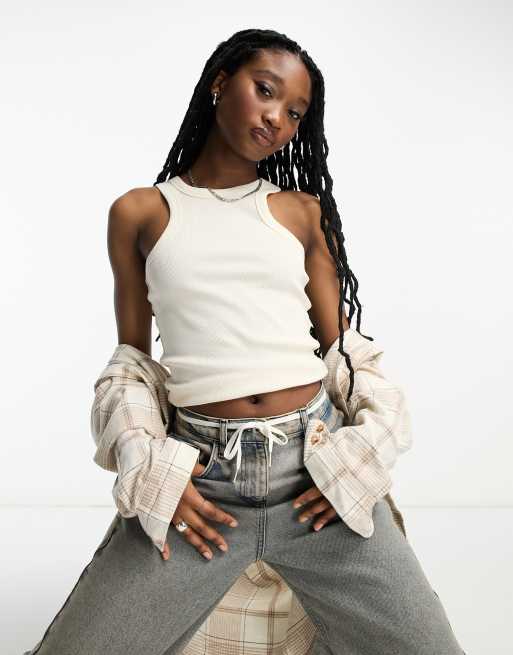 Top color crema con cuello de nadadora de Noisy May